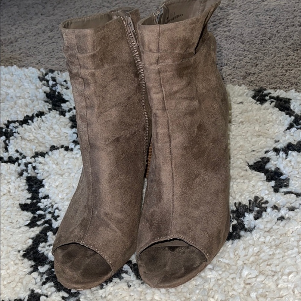 Open toed Booties